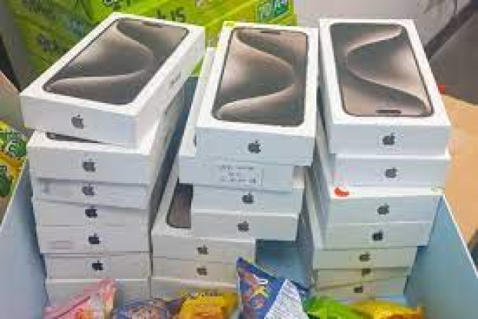 Khách nước ngoài xách lậu 20 chiếc iPhone 15 qua sân bay Đà Nẵng