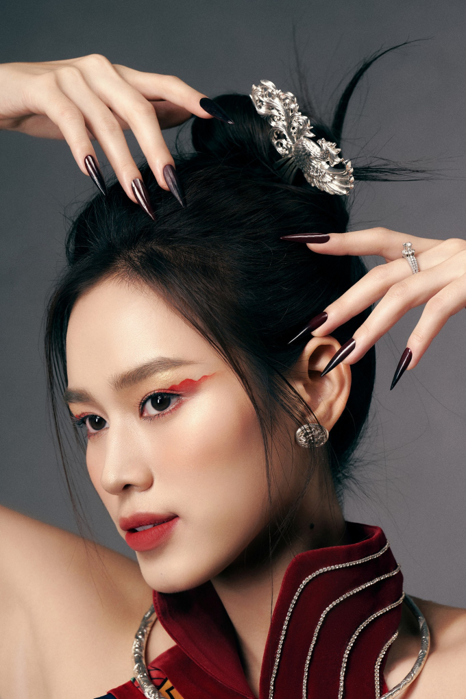 Hoa hậu Đỗ Hà diện áo dài cách tân đón Trung thu, fan trầm trồ: Đúng là Chánh cung của thập kỷ hương sắc