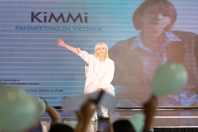 KiMMi ra mắt thương hiệu mỹ phẩm tại Hà Nội sau sự thành công rực rỡ của fan meeting ở TP.Hồ Chí Minh