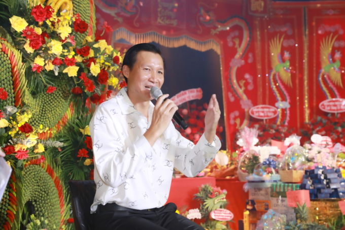 Cát Phượng cùng dàn sao Việt dự ra mắt sách của “ông trùm bolero” Vũ Thành Vinh