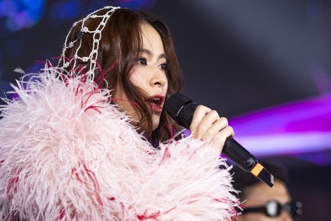 Vietnamese Concert: Khán giả không quay lưng với Hoàng Thùy Linh, Đen Vâu bất ngờ xuất hiện sau tin đồn hẹn hò