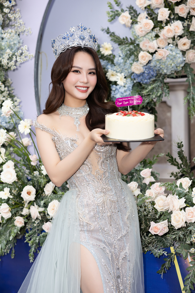 Hoa hậu Mai Phương xinh như công chúa đón sinh nhật, fan kỳ vọng tuổi 24 sẽ lập kỳ tích vang dội tại Miss World