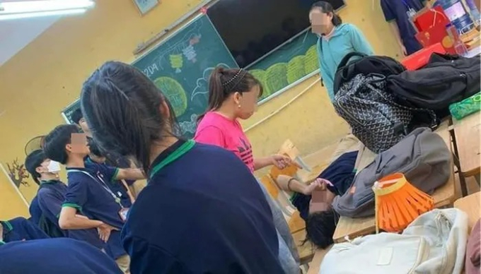Nữ sinh quỳ khóc trước cửa lớp đến kiệt sức, Sở GD&ĐT Hà Nội vào cuộc xác minh