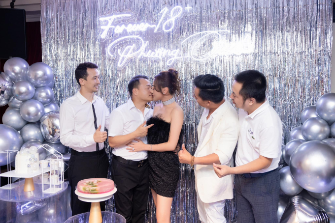 Phương Oanh ấn định ngày trọng đại, netizen chờ bộ ảnh cưới lung linh từ vợ chồng Shark Bình