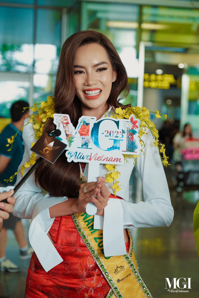 Hoa hậu Hoàng Phương tự tin giao tiếp ngày đầu nhập cuộc Miss Grand 2023: Thí sinh chủ nhà tròn 10 điểm thân thiện?