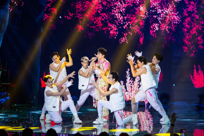 Top 5 Vietnam Idol 2023 chính thức lộ diện, Phương Mỹ Chi bật khóc khi được ôm thần tượng Mỹ Tâm
