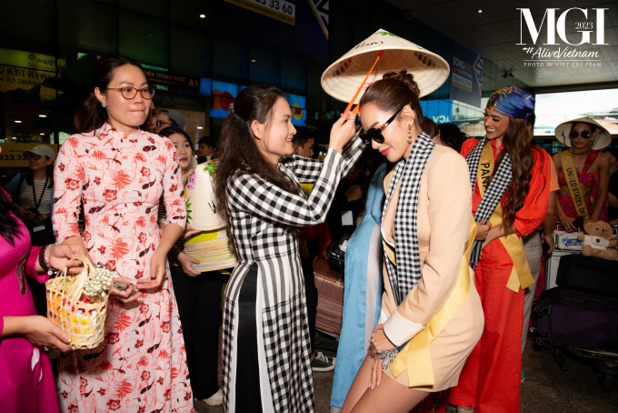 Dàn người đẹp Miss Grand International 2023 đến TPHCM, Hoàng Phương được fan cổ vũ nồng nhiệt