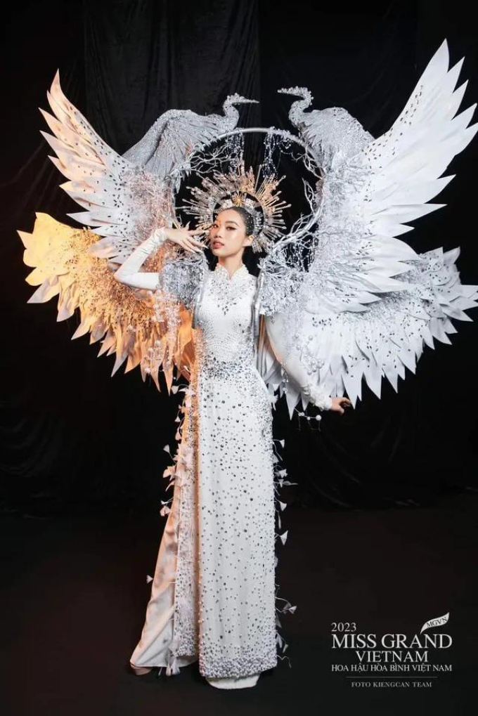 Phương Nhi đem trang phục văn hóa dân tộc “Cò ơi” nặng hơn 10 kg đến Miss International 2023