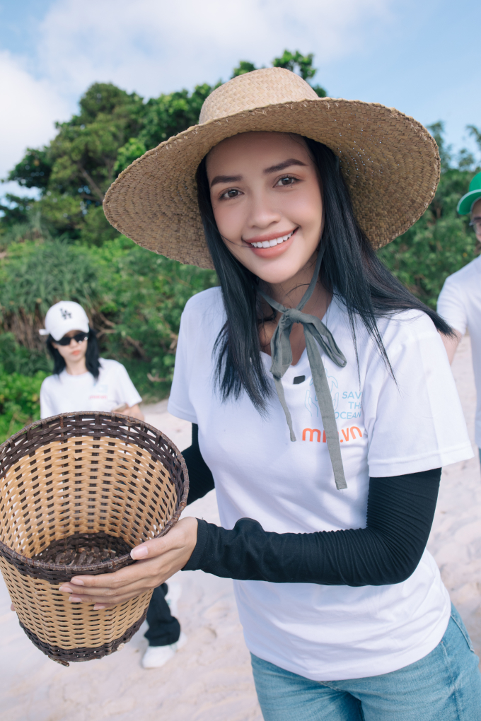 Top 3 Hoa hậu Hoàn vũ Việt Nam 2022 thả rùa về biển Côn Đảo, chung tay lan tỏa ý thức bảo vệ môi trường