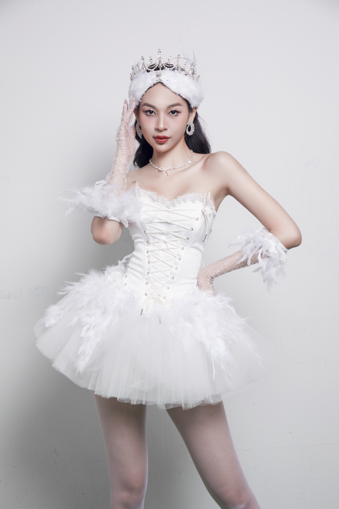 Phí Phương Anh đội vương miện dầu gió xanh, thả thính sẽ thi Miss Grand Vietnam trong MV Dancing Queen?