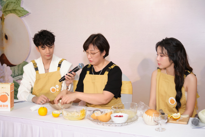 Bật mí cách nấu món chè Hwachae gây sốt trên TikTok từ Food Director của hàng loạt K-Drama đình đám