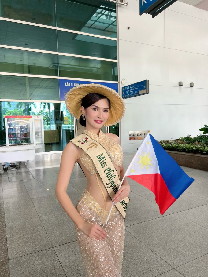 Loạt hoa hậu quốc tế diện áo dài, háo hức khi đến Việt Nam dự thi Miss Earth 2023