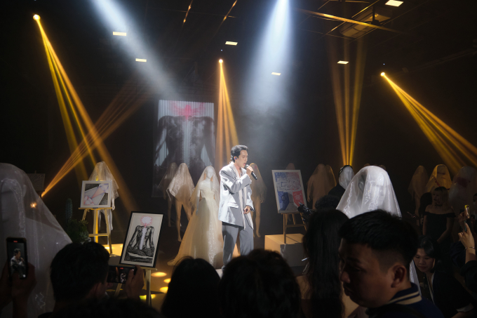 VP BAVUONG xúc động công khai bạn gái trong triển lãm cá nhân, ra mắt album kỷ niệm 7 năm làm nghề