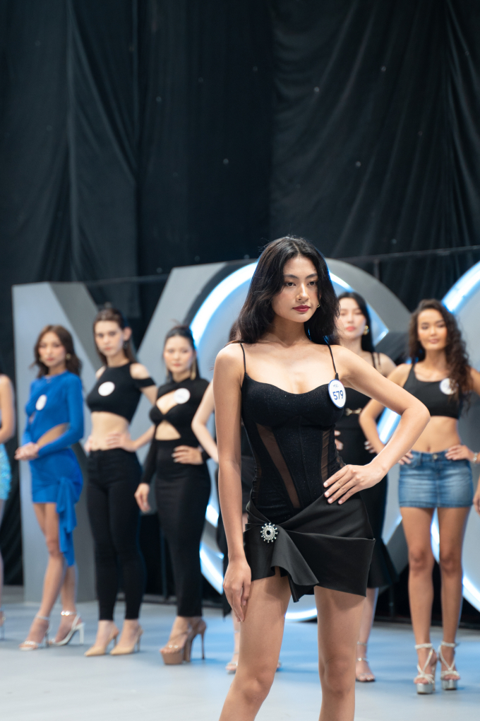 Tập 8 Miss Cosmo Vietnam: Top 40 cạnh tranh gay cấn suất diễn Fashion Show, 5 thí sinh bị loại được hồi sinh