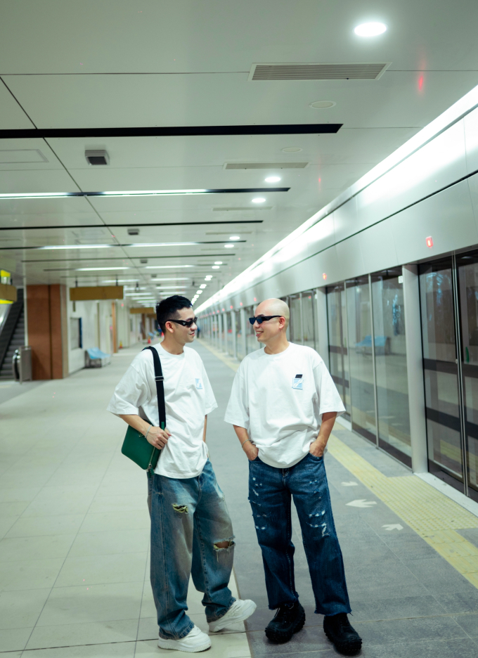 Lần đầu tiên: Ga tàu điện ngầm TP.HCM trở thành sàn diễn thời trang của bộ đôi NTK VUNGOC&SON