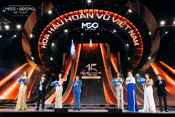 Mãn nhãn đêm thi bán kết Miss Cosmo Vietnam 2023: Top 38 biến hóa liên tục từ bikini, dạ hội đến trang phục dân tộc