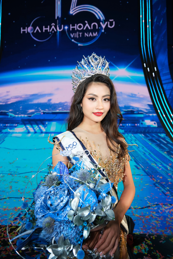 Đánh bại loạt đối thủ sừng sỏ, Bùi Thị Xuân Hạnh đăng quang Miss Cosmo Vietnam 2023
