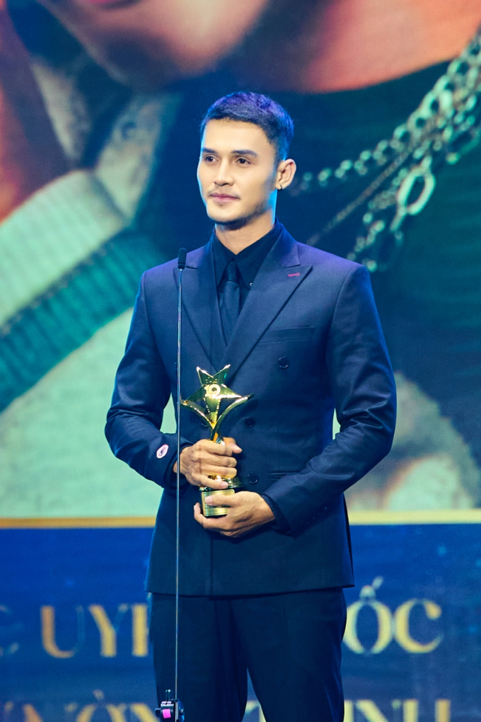 Nguyễn Quốc Trường Thịnh thắng giải Nam diễn viên truyền hình được yêu thích nhất tại Ngôi sao xanh 2023