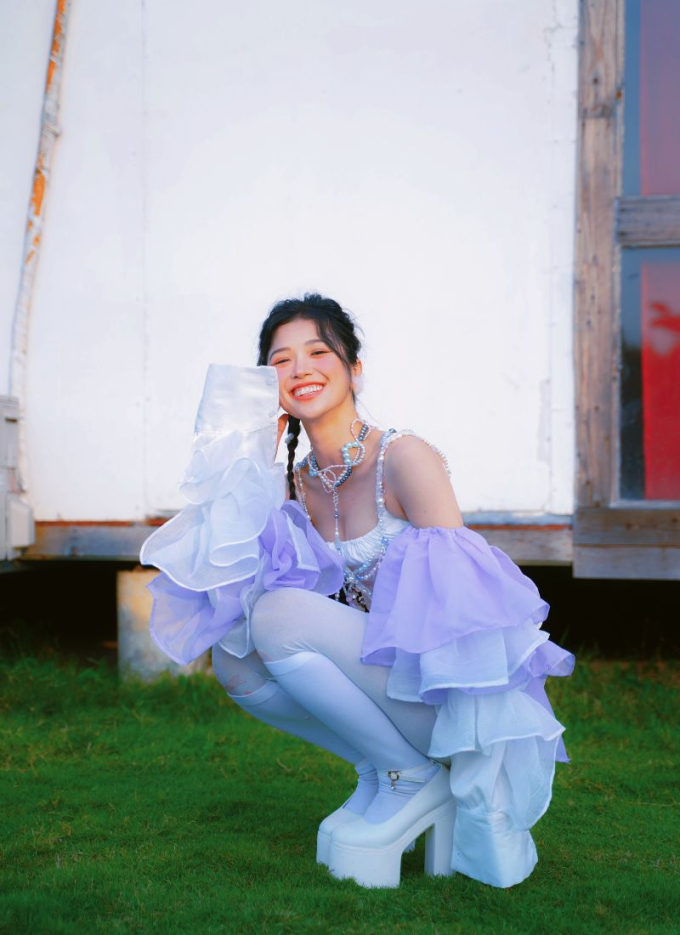 Suni Hạ Linh ra mắt mash-up “Xuân bướm xinh”, làm mới hàng loạt ca khúc Tết kinh điển