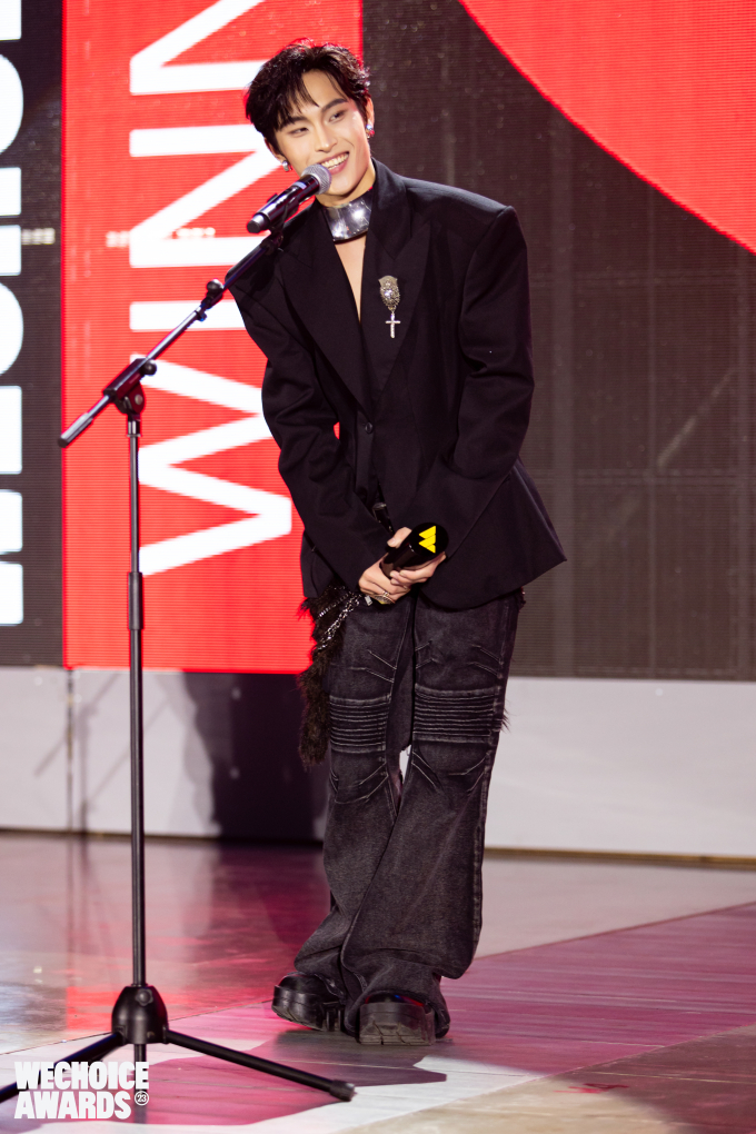 Wren Evans trở thành Ông hoàng Spotify, càn quét loạt giải thưởng uy tín với LoiChoi