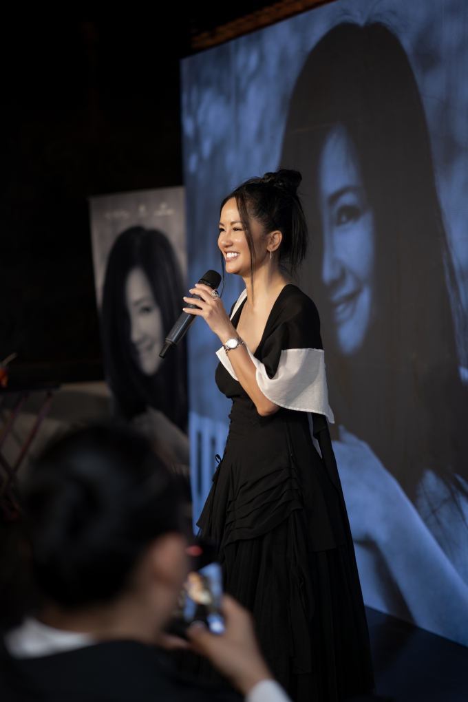 Vũ Cát Tường, MCK cùng dàn chị đẹp đến chúc mừng Diva Hồng Nhung ra mắt MV “Simple Beauty”