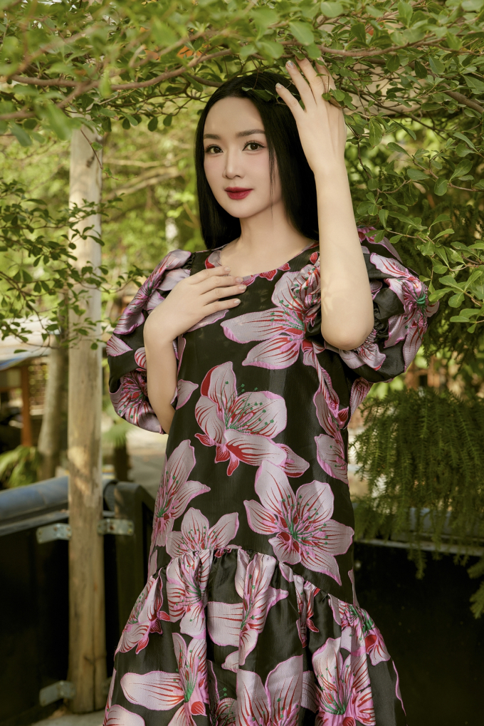 Hoa hậu Giáng My khoe nhan sắc rạng rỡ, diện 6 thiết kế của VUNGOC&SON du xuân