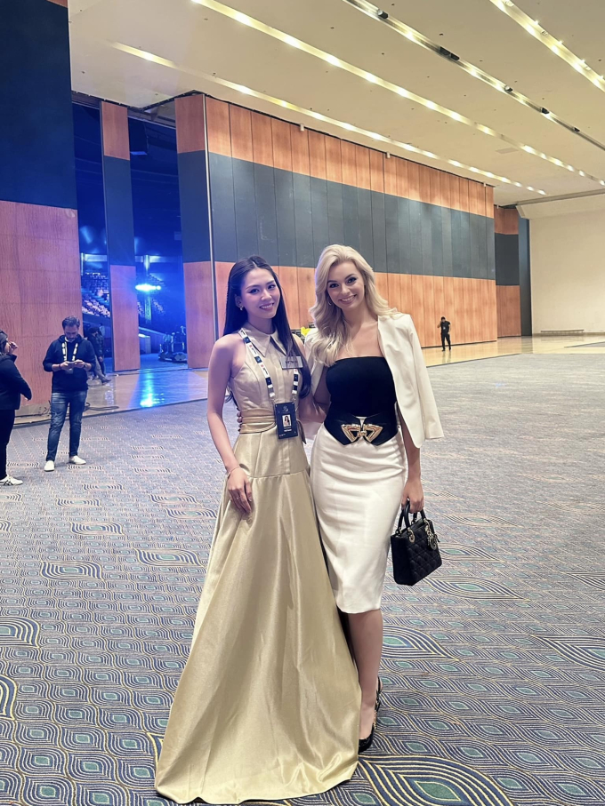 Mai Phương tự hào giới thiệu dự án bán áo thun làm từ thiện, cảm ơn 2 người đặc biệt tại Miss World 2024