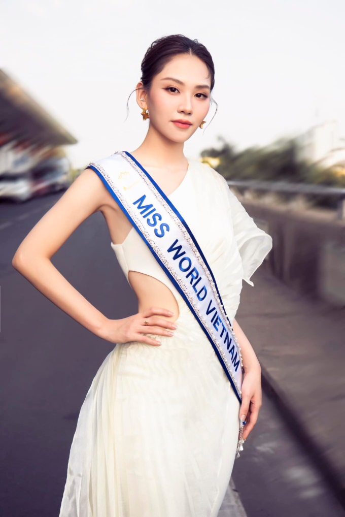 Mai Phương tự hào giới thiệu dự án bán áo thun làm từ thiện, cảm ơn 2 người đặc biệt tại Miss World 2024