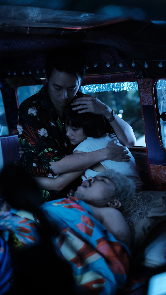 Tuấn Trần tả tơi dưới móng vuốt ác thú trong phim sinh tồn của đạo diễn Lê Thanh Sơn