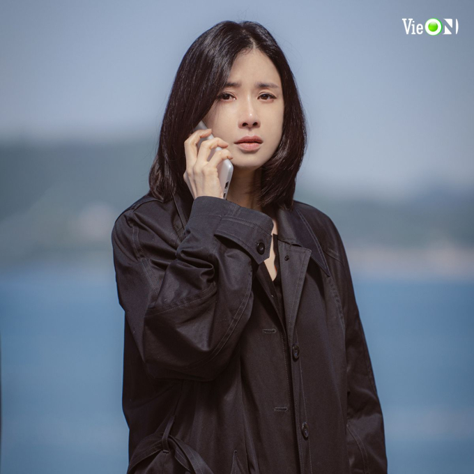 “Chị đại” Lee Bo Young bỗng mất chồng sau một đêm, Kim Hye Yoon quay ngược thời gian cứu thần tượng