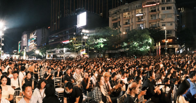 Sự kiện cháy nhất HIFF 2024: Hàng ngàn khán giả cổ vũ cho Lý Hải cùng dàn cast tại showcase Lật mặt 7