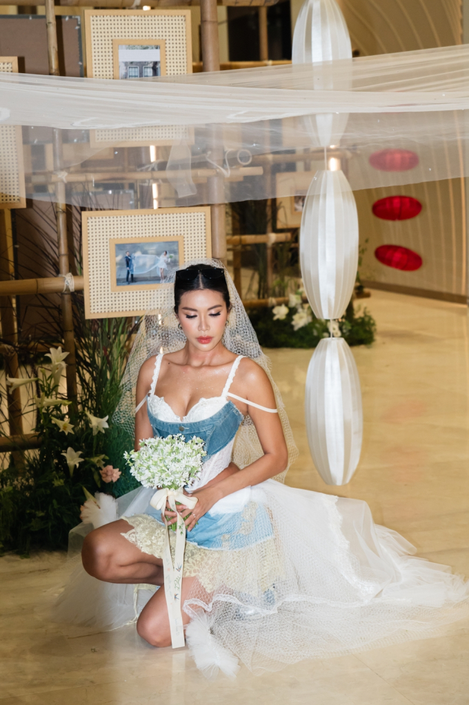 Đám cưới siêu mẫu Minh Tú: Cô dâu biến hóa từ đồ cưới thập niên 70 đến tương lai phóng khoáng và hoang dại