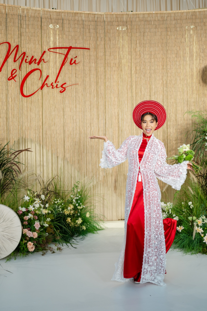 Đám cưới siêu mẫu Minh Tú: Cô dâu biến hóa từ đồ cưới thập niên 70 đến tương lai phóng khoáng và hoang dại