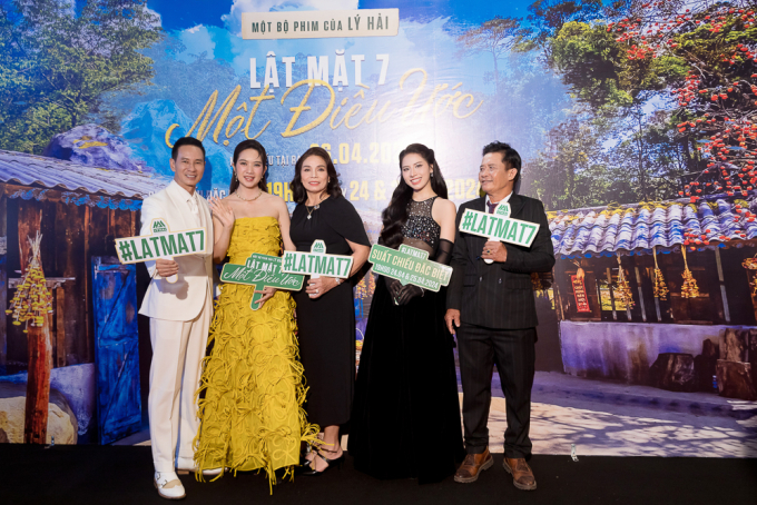 Tín Nguyễn tự hào đưa bố mẹ đến xem vai diễn điện ảnh đầu tay trong phim Lật mặt 7: Một điều ước