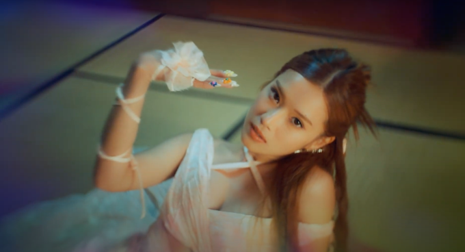 Hoàng Yến Chibi gây tò mò vì gương mặt bí ẩn, đầy nguy hiểm trong teaser MV Sốc nhiệt