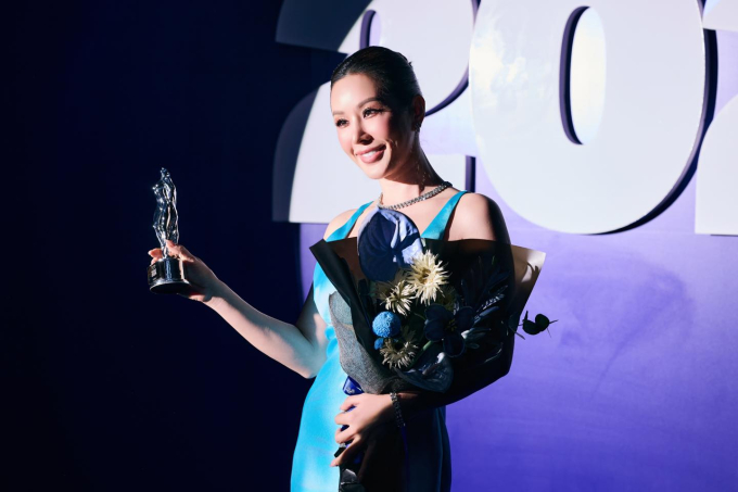 Hoa hậu Thu Hoài khoe vẻ đẹp quyến rũ trong sự kiện tôn vinh phụ nữ thành đạt