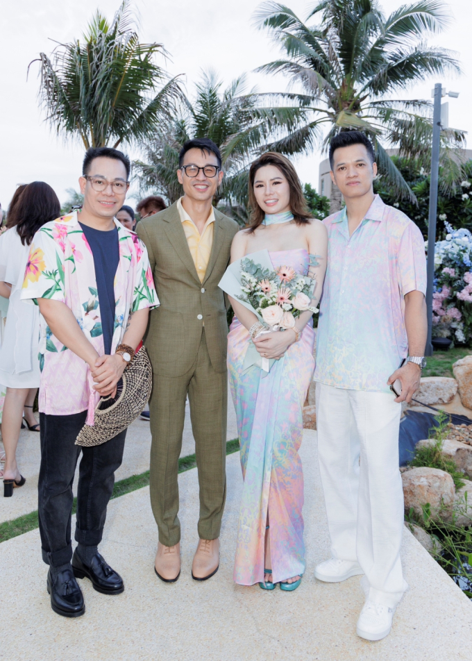 NTK Adrian Anh Tuấn kể câu chuyện hoa lá trong BST “Ngân nga”