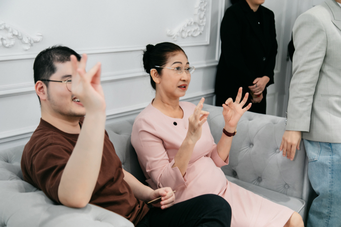 Minh Tú: Bộ ảnh đẹp nhất của tôi là khi mặc áo dài cưới lấy cảm hứng từ mẹ