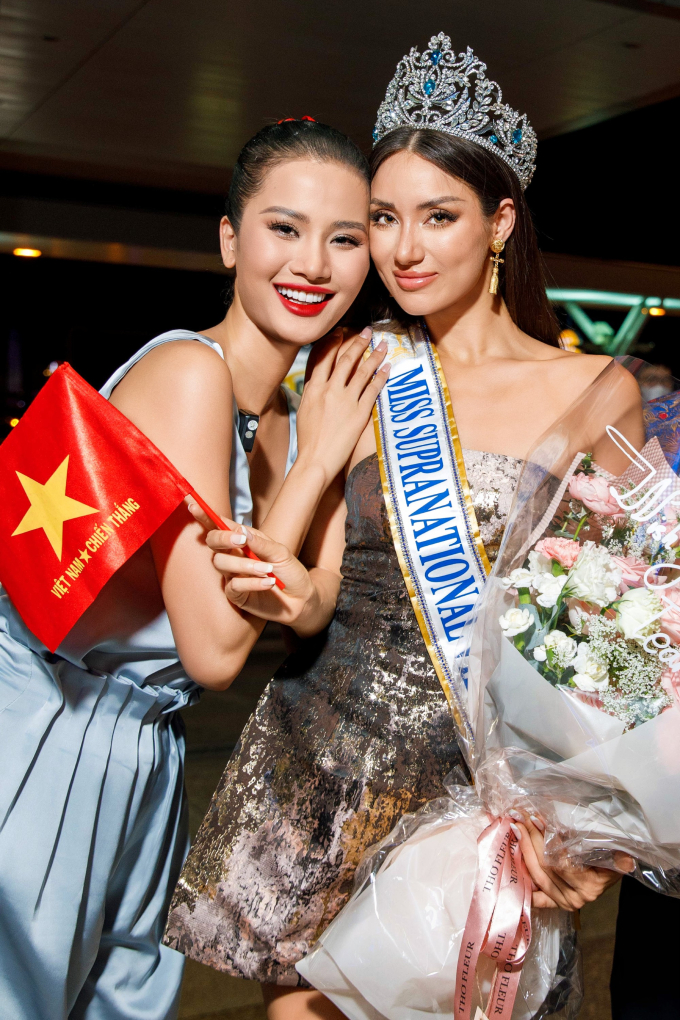 Trương Ngọc Ánh trao sash ngay tại sân bay, Lydie Vũ chính thức lên đường tham gia Miss Supranational 2024