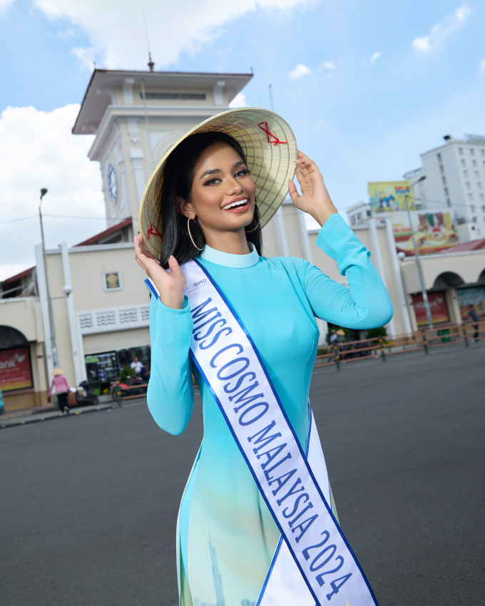 Hoa hậu Xuân Hạnh cùng dàn thí sinh Miss Cosmo 2024 diện áo dài, đội nón lá truyền thống Việt Nam