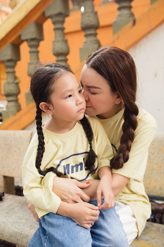 Trà Ngọc Hằng thiện nguyện mừng tuổi mới con gái: “Tôi mong Sophia có trái tim nhân ái”