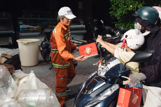 Trà Ngọc Hằng thiện nguyện mừng tuổi mới con gái: “Tôi mong Sophia có trái tim nhân ái”