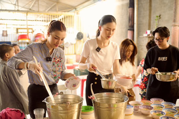 Hoa yêu thương tập 6: Bùi Quỳnh Hoa hạn chế đọc bình luận, Hoàng Oanh chia sẻ cách vượt qua khó khăn