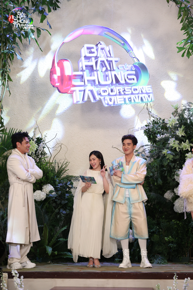 Lê Dương Bảo Lâm cosplay Thu Minh, phổng mũi khi được diva Thanh Lam khen ngợi giọng hát