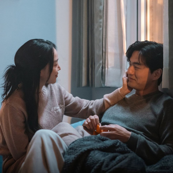 Shin Hye Sun biến hóa 2 nhân cách, yêu đương Lee Jin Wook và Kang Hoon trong “Gửi Haeri thân yêu”