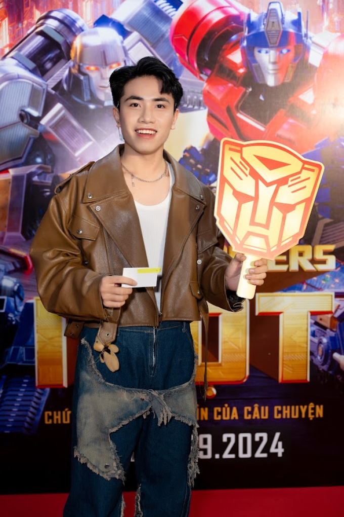 Cris Phan hội ngộ cùng Kiều Minh Tuấn và dàn sao Việt trong sự kiện ra mắt phim Transformers Một