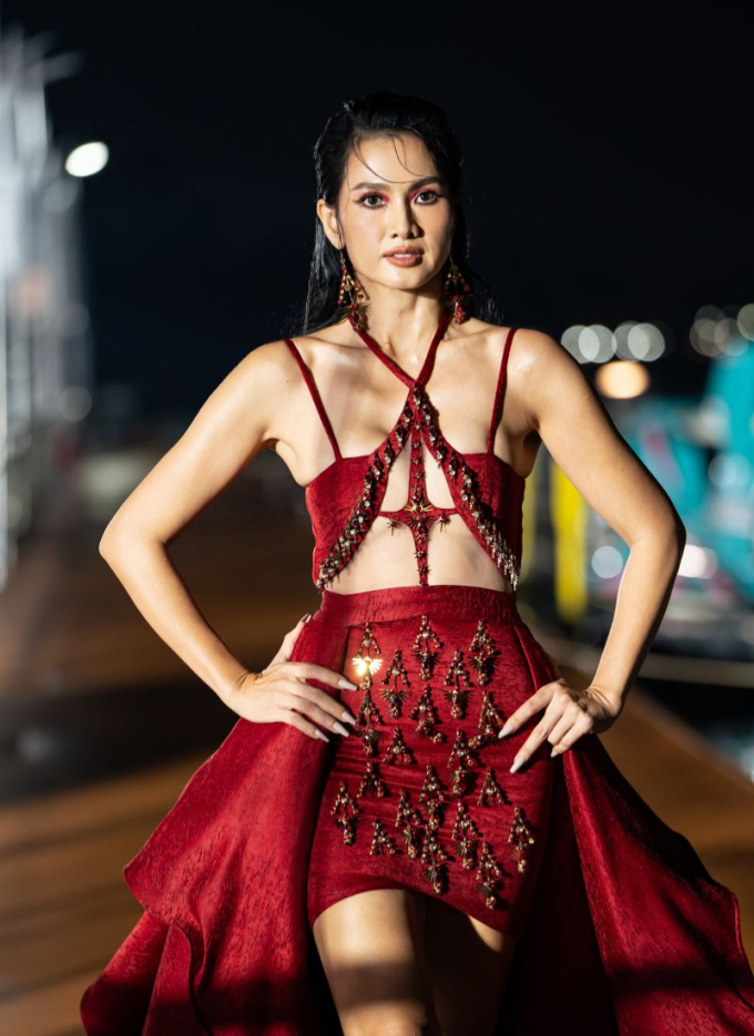 Vietnam International Sea Fashion Festival: Vũ Thu Phương - Anh Thư chứng tỏ sức hút với vai trò vedette