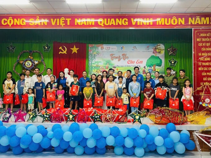 Xúc động trước tấm lòng học sinh ở Cần Thơ: Đập heo đất, chung tay quyên góp giúp các bạn vùng lũ