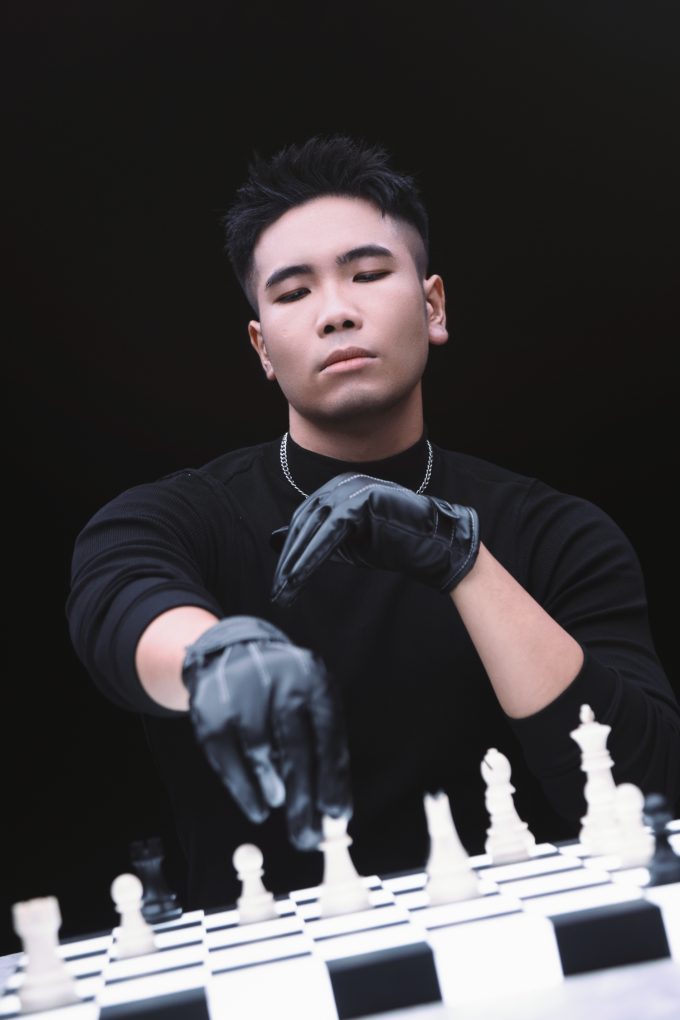 Phúc Du theo đuổi hình tượng chiến binh mạnh mẽ trong mini album mới, xứng danh “battle king