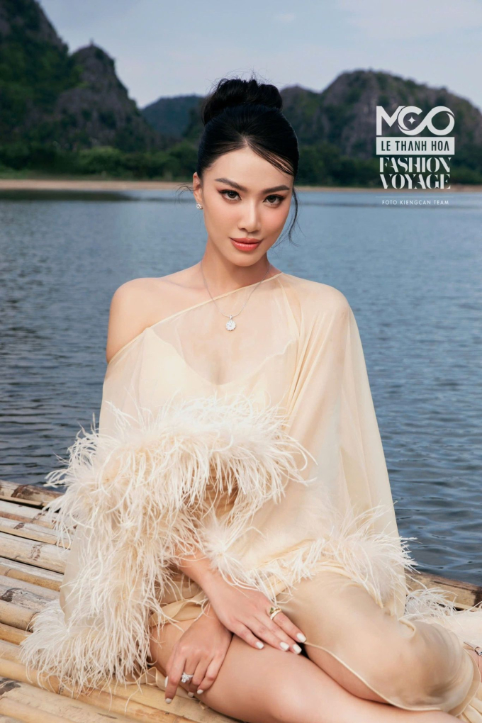 Kim Duyên xúc động vì dàn thí sinh Miss Cosmo 2024: “Người đẹp nào cũng chiến hết mình vì màu cờ sắc áo”